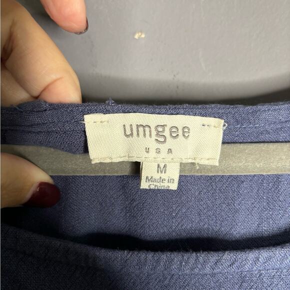 Umgee Blue Short Sleeve Shirt High Low Silhouette Fringe Trim Size Medium - Picture 3 of 6